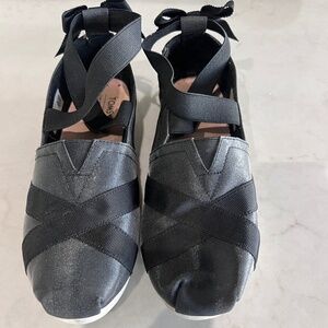 Tom’s ballerina flats